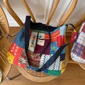 Ethno-Patchwork-Tragetasche aus Denim mit bunten Mustern und breitem Segeltuchriemen - Bohemian (Zufälliger Musterzyklus)
