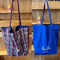 Borsa tote reversibile in tela a scacchi con stampa grafica blu cobalto Faith Mole - Stile a Quadri Classico