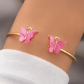Bracciale rigido aperto dorato con farfalle in resina rosa dal design elegante - Bracciale Rigido a Farfalla Rosso Rosa (23019-rose red)