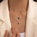 Collier doré à trois couches avec pierres vertes et perles blanches pour femmes - Vintage Français Or + Pierre Verte (24154-gold)