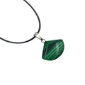 Collana con pendente in malachite verde a ventaglio con chiusura argentata - Malachite (Sintetica)