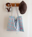 Sac fourre-tout à carreaux bleus de style ethnique avec étiquette Je t'aime et perles - Sac à Épaule à Carreaux Bleu Rose