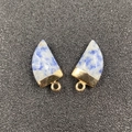 Pendente a corno in pietra naturale con cappuccio placcato oro e trama blu bianca - Sodalite