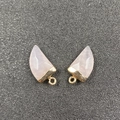 Pendente a corno in quarzo rosa con base placcata in oro e design geometrico sfaccettato - Quarzo rosa