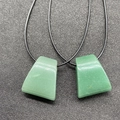 Collana con ciondolo a forma di ascia in agata verde con cordino nero intrecciato - 1 Pezzo / Avventurina Verde