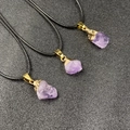 Natürliche Amethyst-Rohstein-Halskette mit schwarzer Kordel und goldener Öse - Amethyst 1 Stück