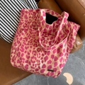 Großer Canvas-Shopper mit rosa Leopardenmuster und handgefertigter Metallplakette - Rosa Leopard