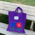 Borsa tote in nylon viola con ricami floreali e toppa con citazione ispiratrice - Viola