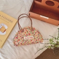 Bolso de mano de media luna con estampado floral rojo y amarillo y asas de cordón marrón - Bolso de Parche Floral Rojo Naranja