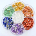Set de sanación chakra con 7 cristales naturales y piedras en caja con forma de flor - Gravilla