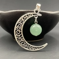 Collier lune vintage en argent avec pierre verte et motif de vigne évidé - Aventurine Verte