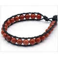 Handgefertigtes gewebtes Lederarmband mit roten Jaspisperlen im Vintage-Folklore-Stil - Regenbogenstein
