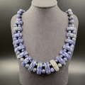Collier en pierre de sodalite bleue avec grandes perles ovales et gemmes rondes tissées - Jade à Points Bleus 1pc