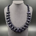 Collier en pierres de grès bleu perlé avec strates de pierres naturelles trapézoïdales - Grès Bleu 1pc (Synthétique)