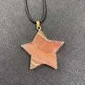 Colgante de estrella en ágata veteada con bordes dorados y cordón trenzado negro - Ágata Listada Naranja