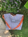 Bolso tote de lona a rayas azules y blancas con llamativa correa naranja al hombro - Rayas Azul Amarillo