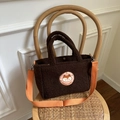 Donkerbruine teddy fleece draagtas met borduursel en oranje schouderriem - Handtas en Crossbody Dubbel Gebruik / Donkerbruin / Vos Patroon