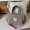 Olijfgroene lamswol tote bag met cartoon patch en roze verstelbare schouderband voor dames - Handtas en Crossbody Dubbel Gebruik / Olijfgroen / Meisjes Patroon