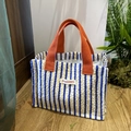 Borsa tote imbottita a righe bianche e blu con manici arancioni e etichetta logo - A Righe Blu E Gialle