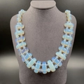 Collier double rang en pierre naturelle avec perles opales blanches et reflets bleus - Opale 1pc (Synthétique)