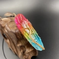 Pendentif cristal arc-en-ciel avec fil doré torsadé et cordon de collier noir - Style Enveloppé de Fil Doré