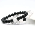 Set de pulseras de cuentas de ágata negra y turquesa blanca de 8mm para parejas en blanco y negro - Set de 2 piezas