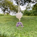 Herzanhänger aus rosa Quarz und lila Lebensbaumstein mit cremefarbener Kordel - Amethyst