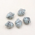 Lot de cinq perles pignons de pin en pierre naturelle verte avec trous pré-percés - Bleu de Tianshan