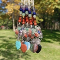Pendentif cœur arbre de vie avec pierres naturelles colorées et corde tressée - Aléatoire