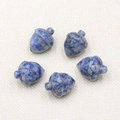 Cinq glands en pierre de sodalite naturelle avec gravures faites à la main et polies - Jaspe à Points Bleus