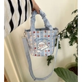 Borsa a secchiello in tela a righe azzurre con stampa pecora e manico arricciato - Stile Pecora che Salta Blu