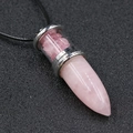 Patronenförmige Halskette mit rosa Quarzkristallsteinen und silbernen Metallbeschlägen - Rosenquarz
