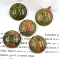 Cinque cabochon tondi da 20 mm in unakite naturale con motivi in pietra verde e rosa - 20mm / Unakite
