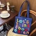 Dunkelblaue Canvas-Tragetasche mit bunten bestickten Buchstaben für umweltbewussten Stil - Dunkelblau Buchstabenstickerei Schulter