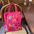 Rosarote Canvas Tote Bag mit bunter 3D-Stickerei und verstellbarem Schultergurt - Rosarot Buchstabenstickerei Crossbody