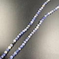 Perles rondes en sodalite bleue naturelle 4mm avec des motifs marbrés blancs - Jaspe à Points Bleus