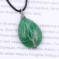 Pendentif arbre de vie fait main avec pierre verte en goutte d'eau et cordon noir élégant - Aventurine Verte