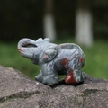 Figura de elefante tallada en piedra de sangre verde y roja para decoración hogar - Heliotropo