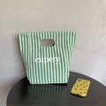 Borsa in tela a righe bianche e verdi con stampa cupere dune e manico traforato - Borsa Bento cupere / Strisce verdi