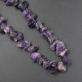 Perline di ametista naturale grezza con forme irregolari su cordoncino viola - Ametista Scura