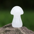 Gepolijste 1,5-inch natuurlijke witte kristallen paddenstoel op een natuurlijke rots - Bergkristal