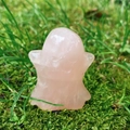 Statuina a fantasma in quarzo rosa intagliato con finitura lucida per decoro Halloween - Quarzo rosa