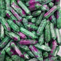 Colonne di cristallo di rubino in zoisite a doppia punta esagonale in assortimento sfuso - Rubino Zoisite