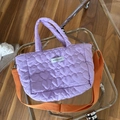 Paarse gewatteerde tote bag met hartpatroon en contrasterende oranje nylon schouderriem - Enkele Tas / Paars