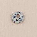 Ciondolo in diaspro dalmata lucidato con foro centrale per creazione gioielli fai da te - Diaspro dalmata