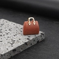 Ciondolo mini borsa in pietra del sole arancione scintillante con manico dorato - Pietra di sabbia dorata