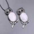 Ciondolo gufo retrò con pietra di quarzo rosa e cordino nero in finitura argento antico - Quarzo Rosa (Con Cordino)