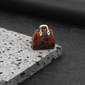 Ciondolo mini borsa in ossidiana mogano con manico in metallo dorato - Ossidiana Mogano