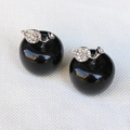 Elegante adorno de manzana de piedra natural negra de 35mm con hojas de plata y brillo - 30 x 35mm