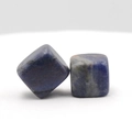 Zweiteiliges Set aus polierten Sodalith-Natursteinen mit blauer und weißer Maserung - Blauer Sodalith